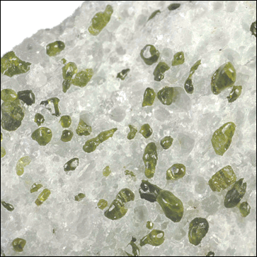 Hedenbergite__variety_Coccolite_in_Calcite